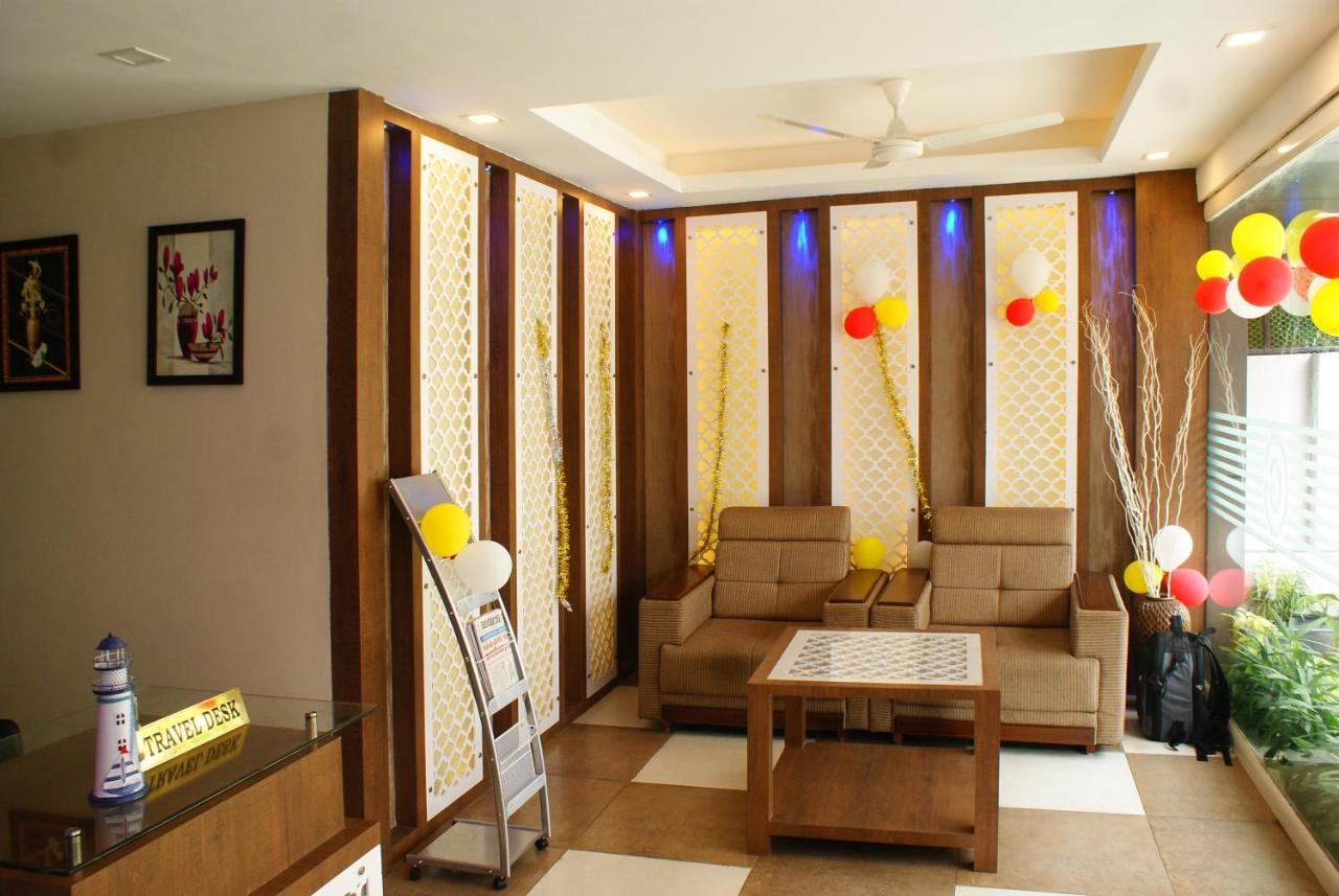 Collection O 8267 Galaxy Inn Kochi Extérieur photo