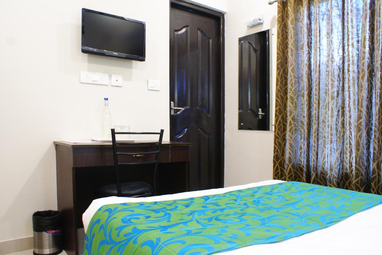 Collection O 8267 Galaxy Inn Kochi Extérieur photo