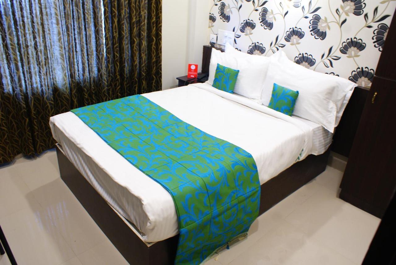 Collection O 8267 Galaxy Inn Kochi Extérieur photo