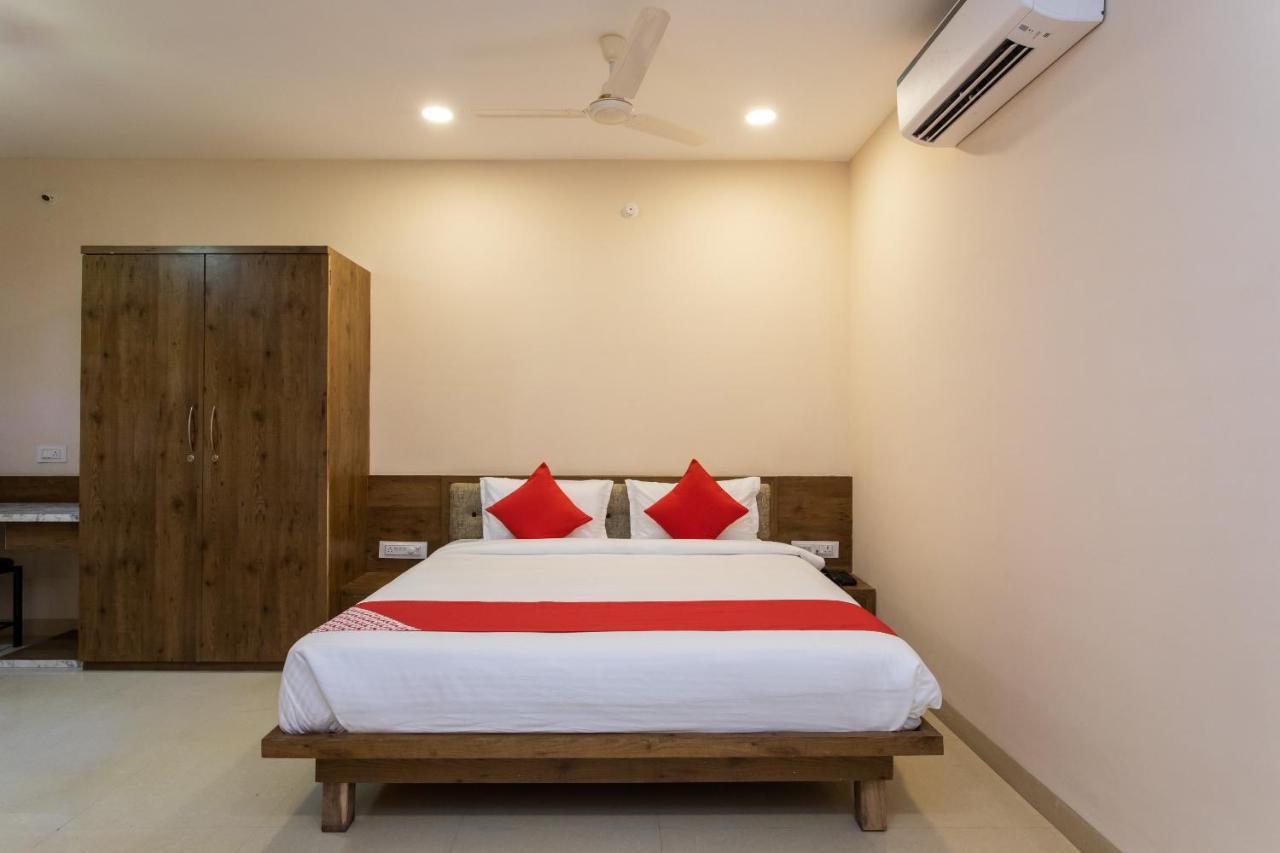 Collection O 8267 Galaxy Inn Kochi Extérieur photo