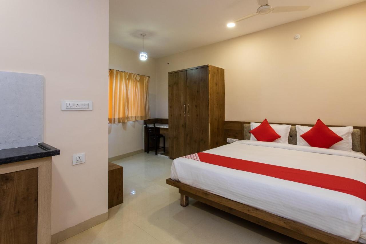 Collection O 8267 Galaxy Inn Kochi Extérieur photo