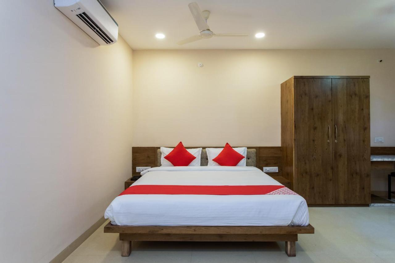 Collection O 8267 Galaxy Inn Kochi Extérieur photo