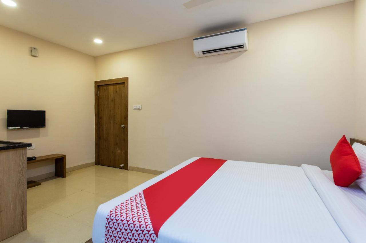 Collection O 8267 Galaxy Inn Kochi Extérieur photo