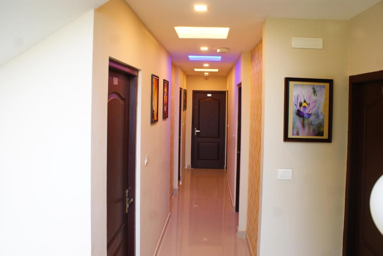 Collection O 8267 Galaxy Inn Kochi Extérieur photo