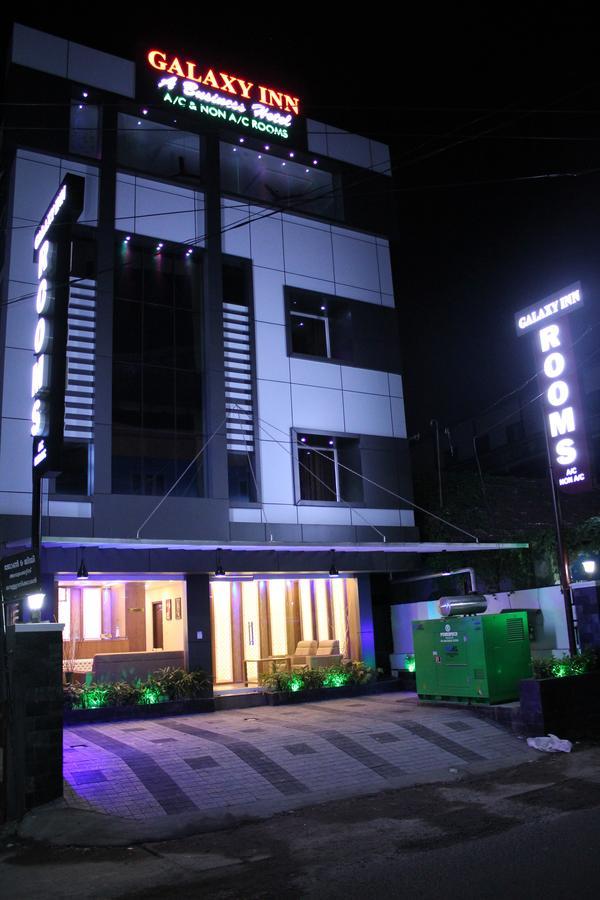 Collection O 8267 Galaxy Inn Kochi Extérieur photo