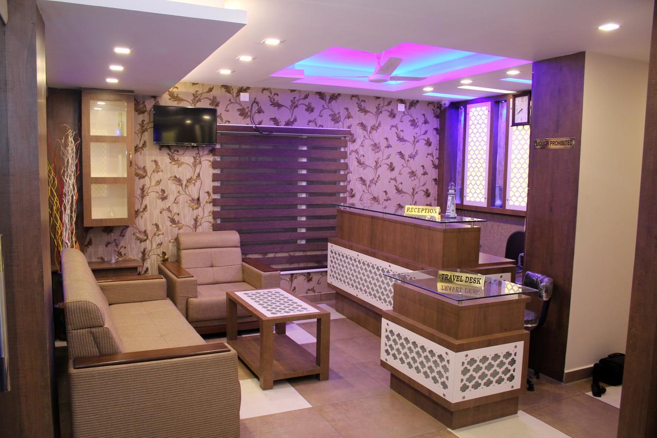 Collection O 8267 Galaxy Inn Kochi Extérieur photo