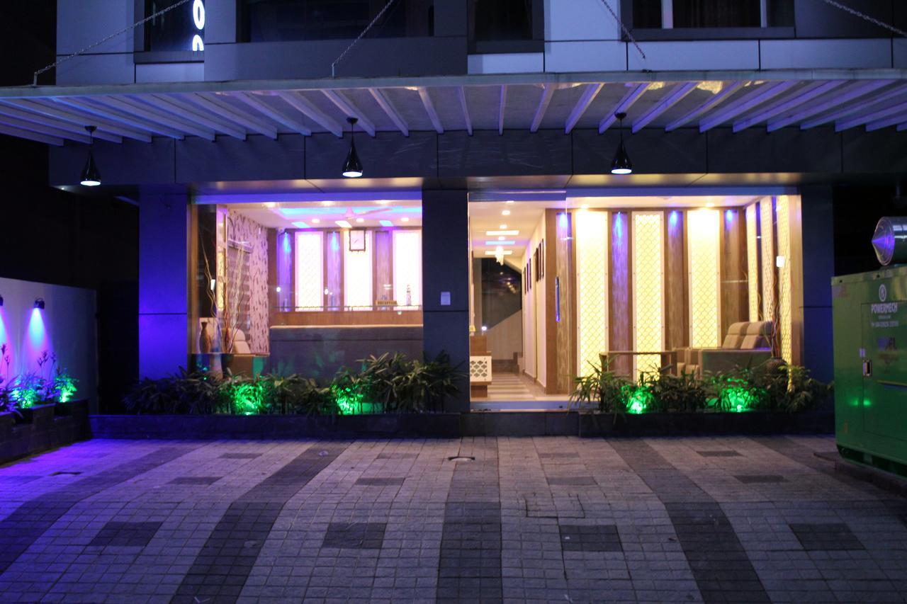 Collection O 8267 Galaxy Inn Kochi Extérieur photo