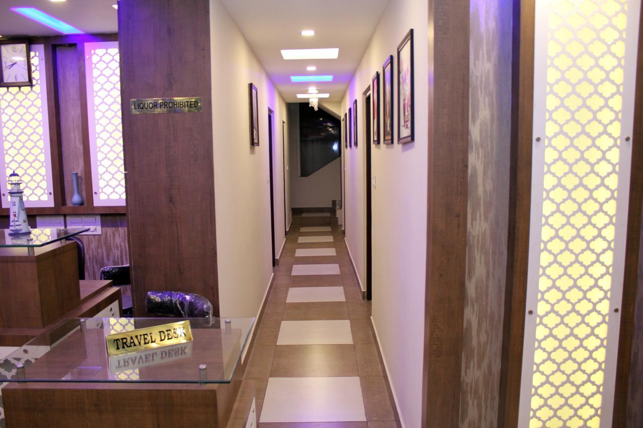 Collection O 8267 Galaxy Inn Kochi Extérieur photo