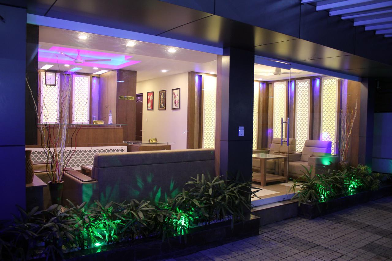 Collection O 8267 Galaxy Inn Kochi Extérieur photo