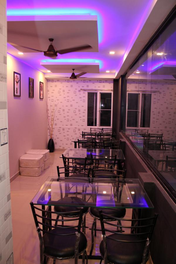 Collection O 8267 Galaxy Inn Kochi Extérieur photo