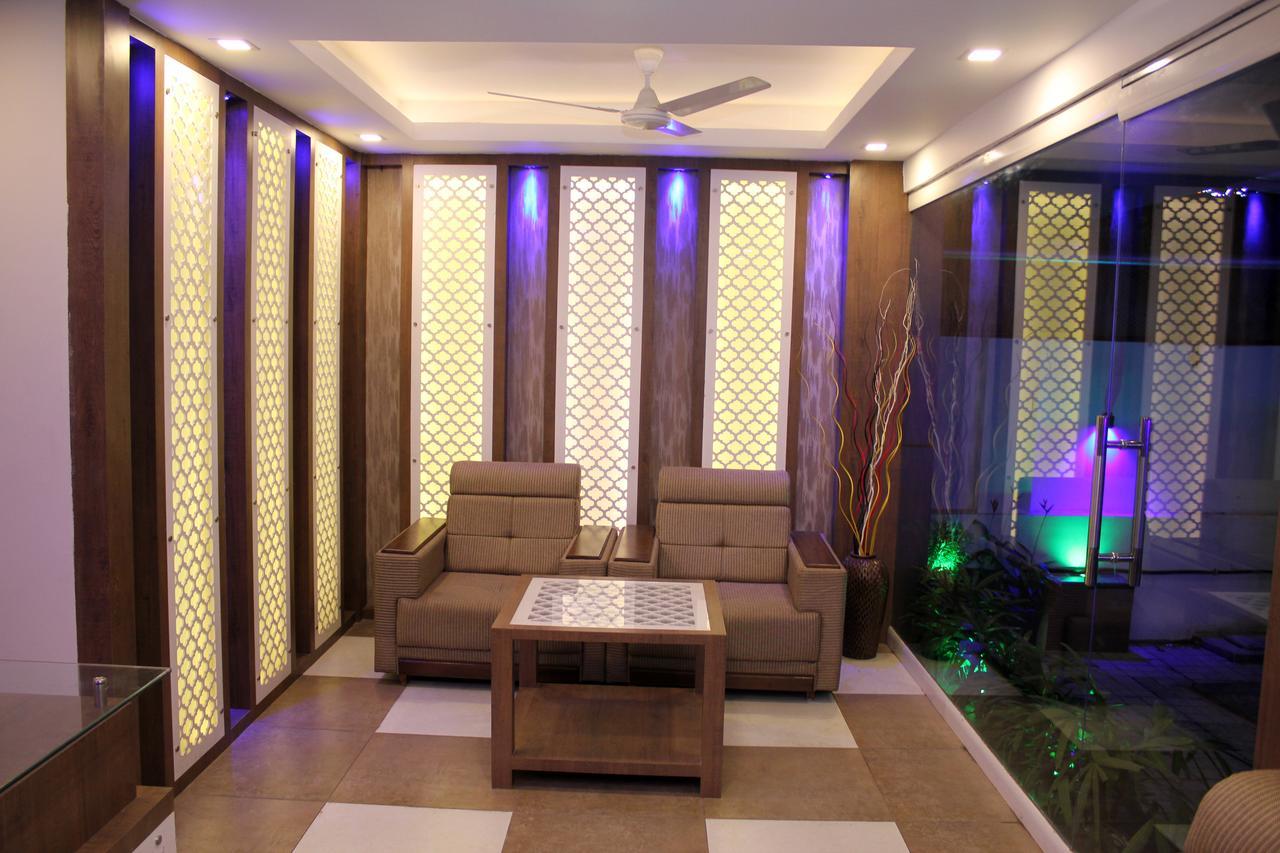 Collection O 8267 Galaxy Inn Kochi Extérieur photo